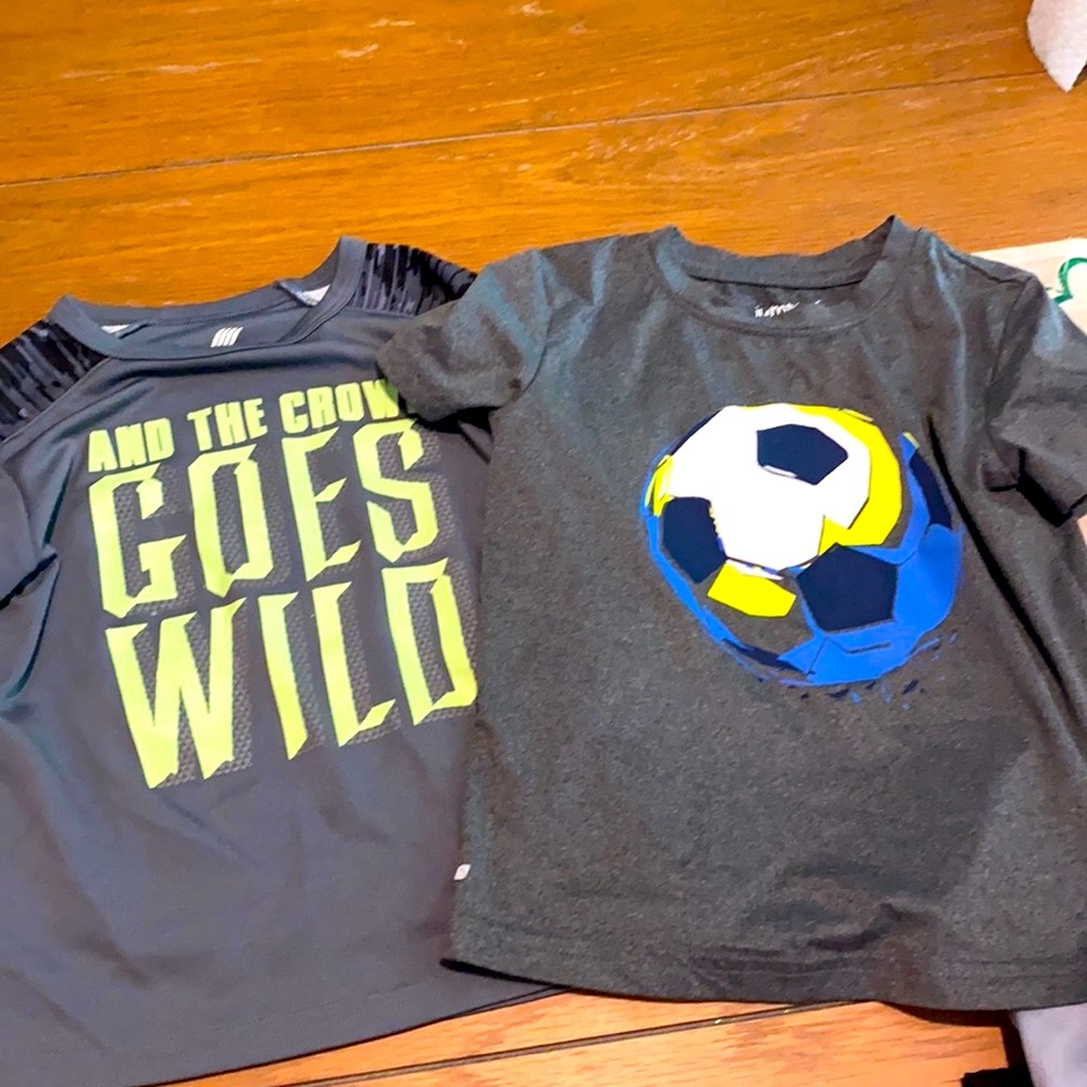 Set of 2 soccer t-shirts sz4 *EUC